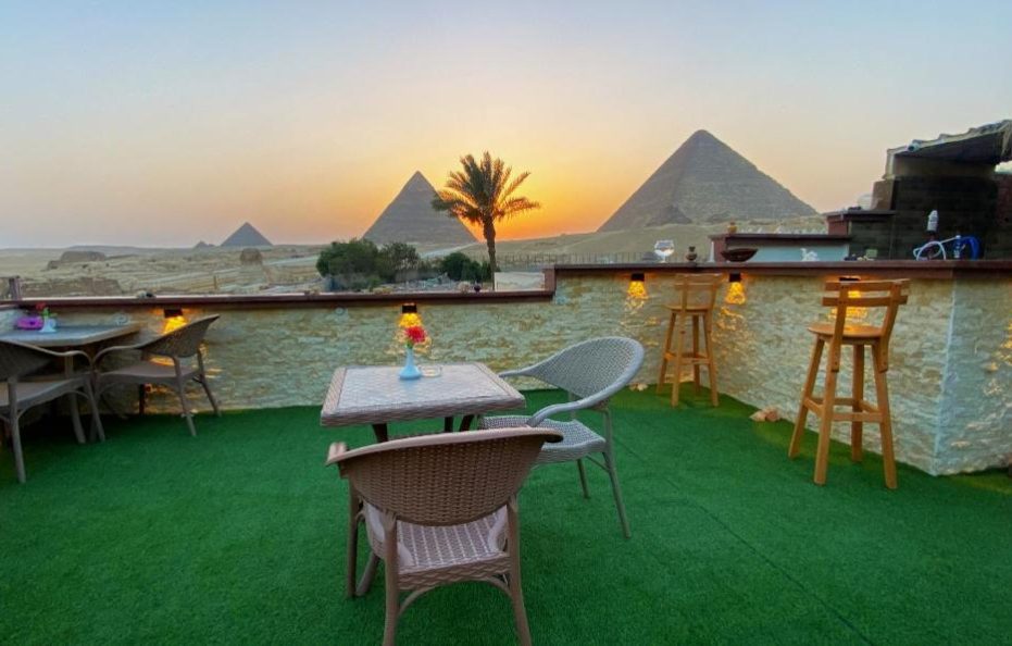 Seven Pyramids Inn
